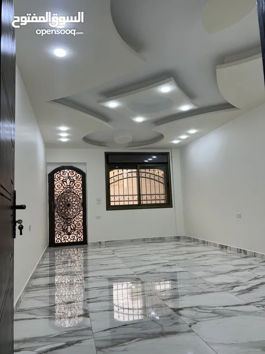 شقة ارضية سوبر ديلوكس للبيع في الزرقاء الجديدة شارع الكرامة قرب مسجد نور الهدى من المالك مباشرة