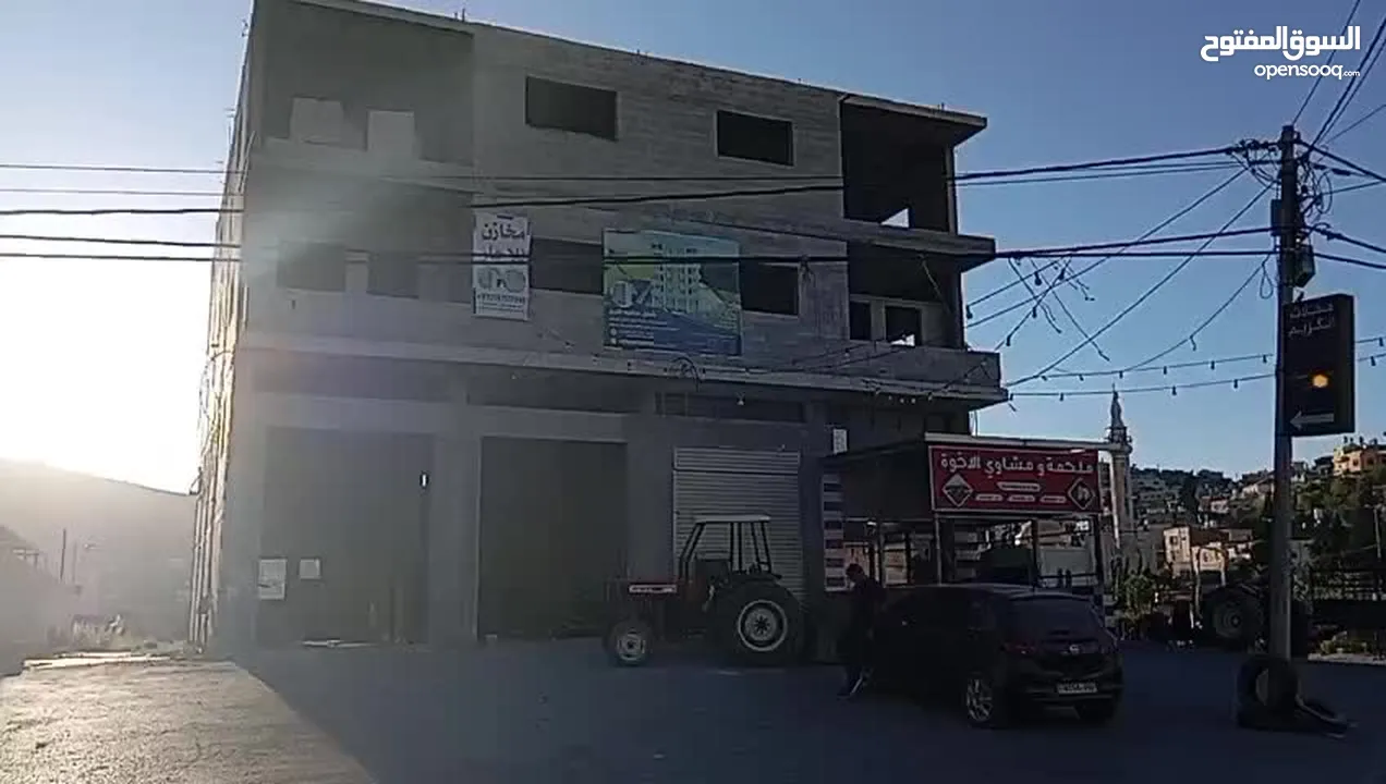 بناء قائم مع ارض مساحتها 3280 متر مربع  موقع تجاري
