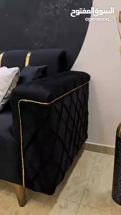 جدد غرفة ضيوفك.. طقم كورنر 9 مقاعد لون اسود قماشه ووتربروف خشب سويد استعمال بسيط جدا اقل من شهر