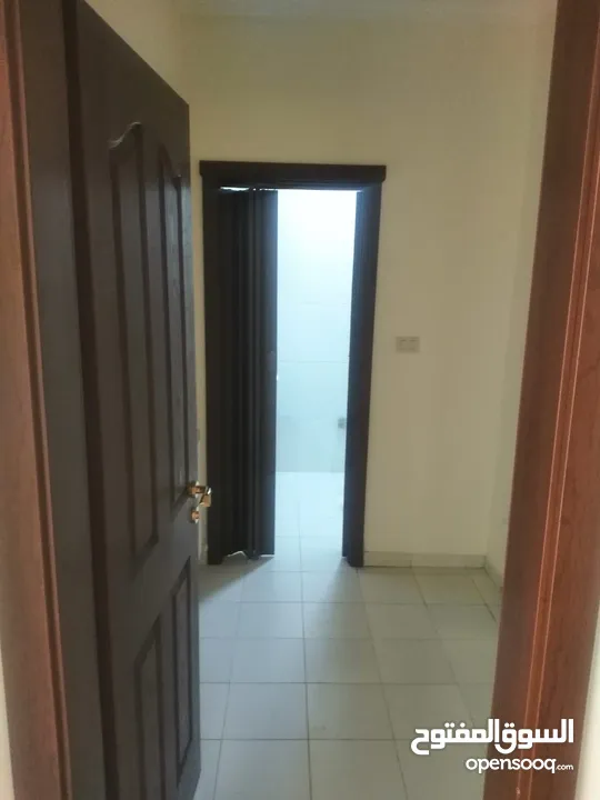 شقة مميزة - الرابية - 4نوم - بلكونتين بإطلالــــه مميزة - قرب الخدمات العامة