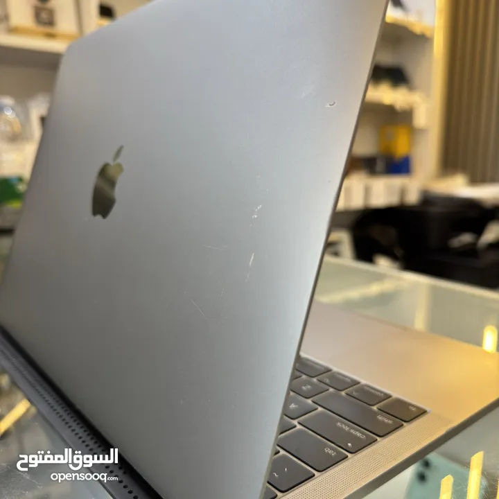 ‏MacBook Pro 2017 core i5 RAM 8GB  ‏‎ماك بوك برو المعالج i5 ذاكرة تخزين 500 الرام  8 جيجا