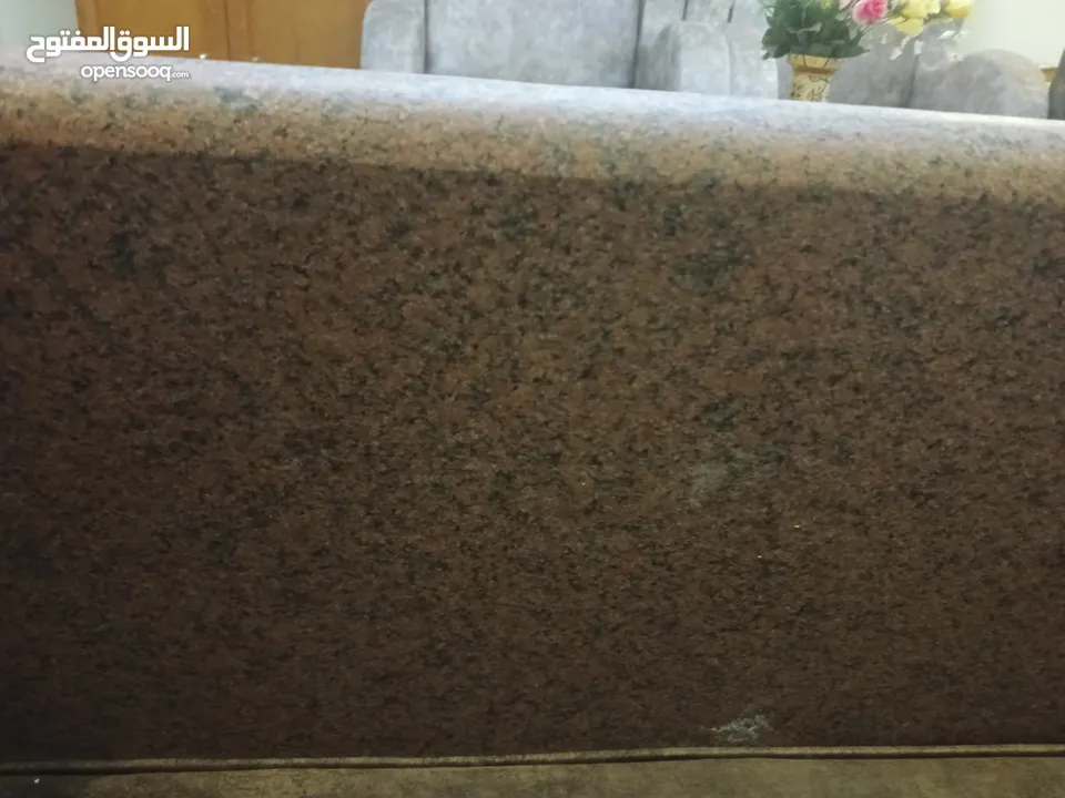 طاولة مطبخ رخام إيطالي بحالة ممتازة