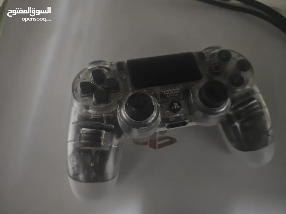 سوني 4 برو شبه جديد 1TB مع حساب ريدد و فورت و جهاز اصلي