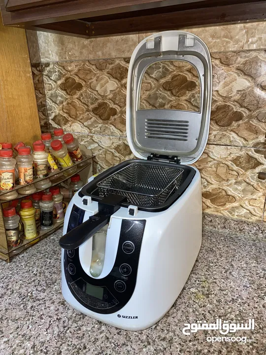 للبيع: مقلاة كهربائية عميقة (Deep Fryer) من ماركة SIZZLER بحالة ممتازة!
