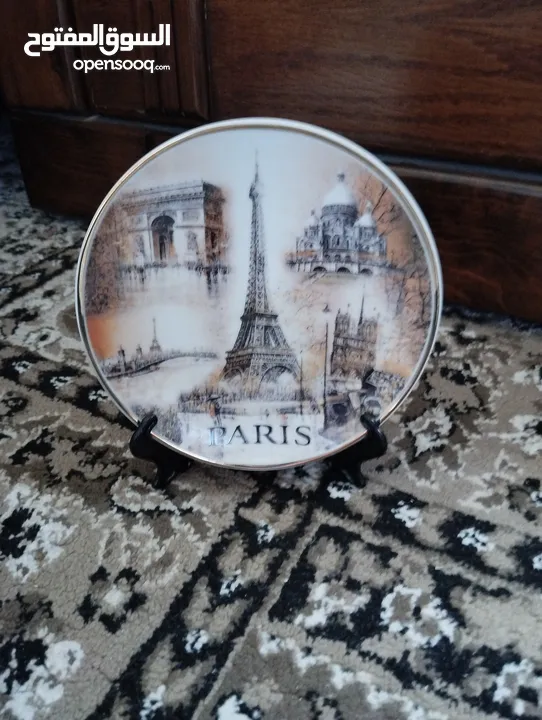 صحن اثري اصلي بصورة برج ايفيل وبكتابة PARIS بحالة ممتازة من التحف والنوادر بسعر مغري