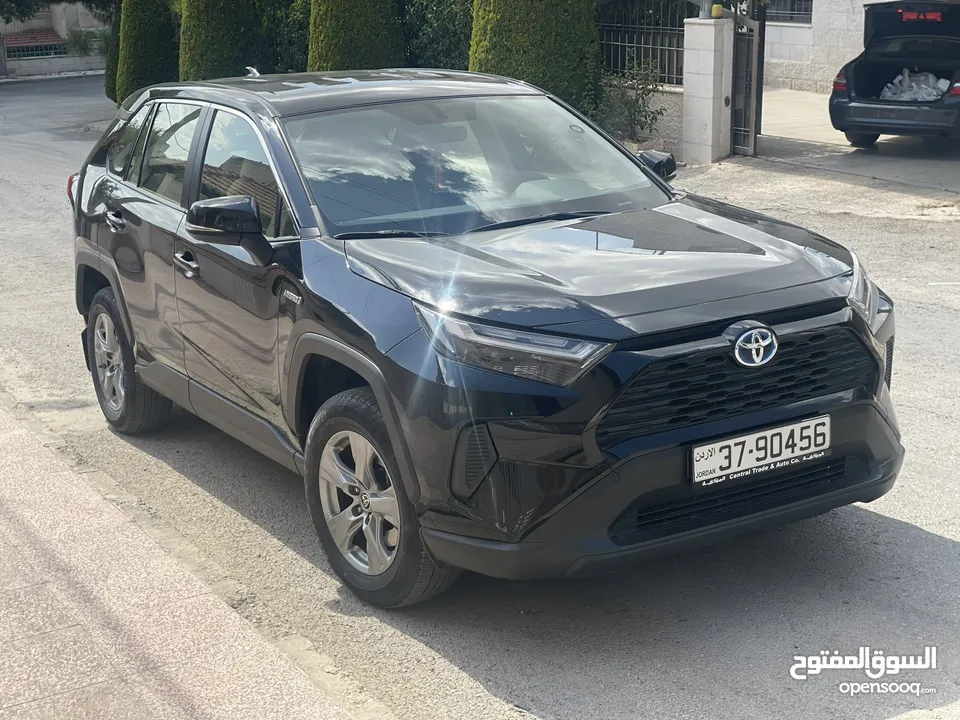 Toyota Rav4 model 2023  وارد الوكالة و ما زالت تحت الكفالة قطعت فقط 29 الف كيلو فحص كامل بلا حوادث