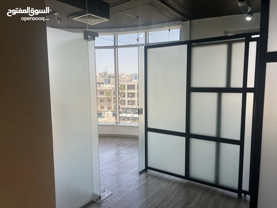 مكتب للإيجار مجهز كمركز عناية جلد وليزر