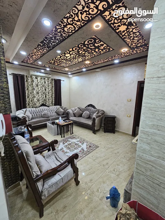 شقه فاخره للبيع