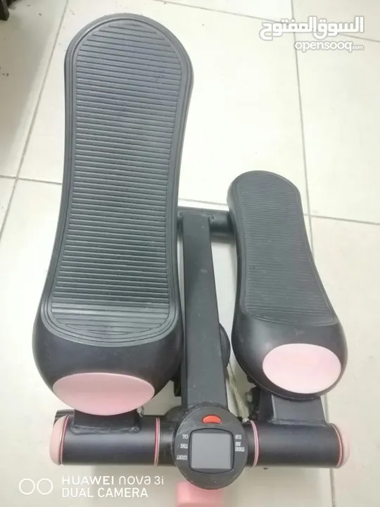 Foot and leg manual exercise machine for increase a height.