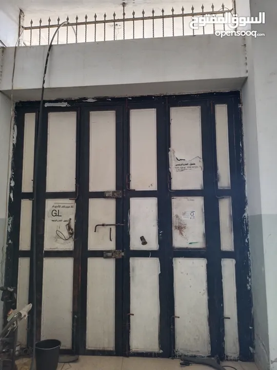 محل تجاري للبيع في مدينة حلحول على الشارع الرئيسي