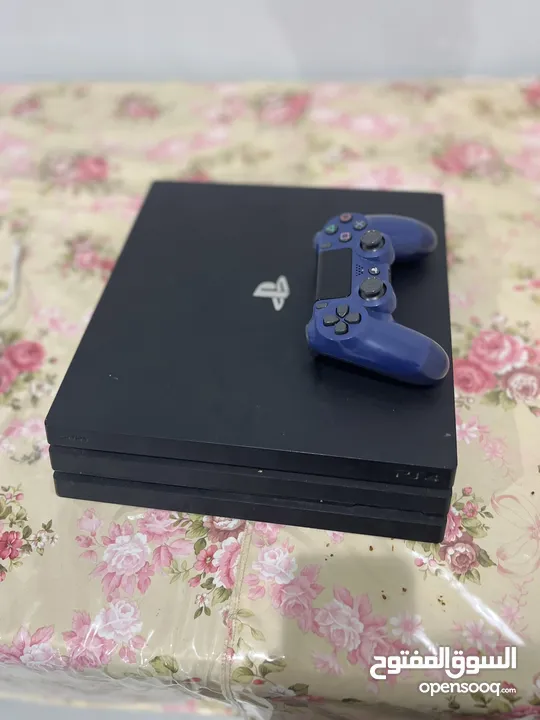 PlayStation 4 pro،، مع جهاز