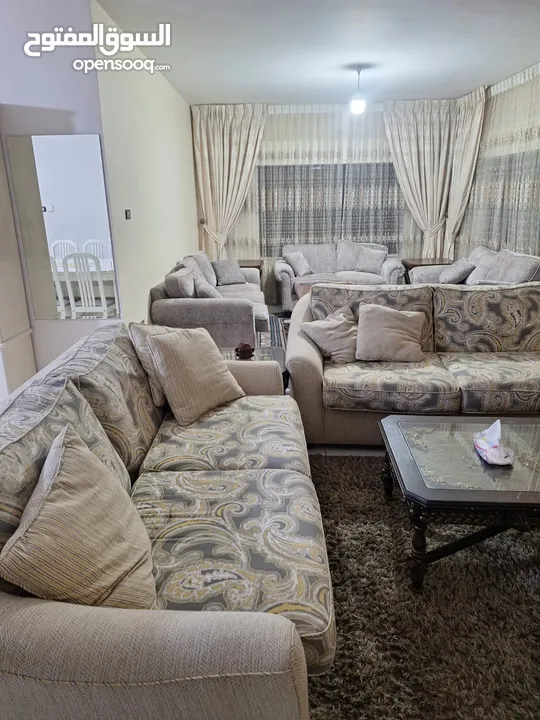 شقة 3 غرف نوم و 3 حمامات مميزة مفروشة للايجار الدوار السابع مقابل فندق جنيفا و قرب نادي الجيل الجديد