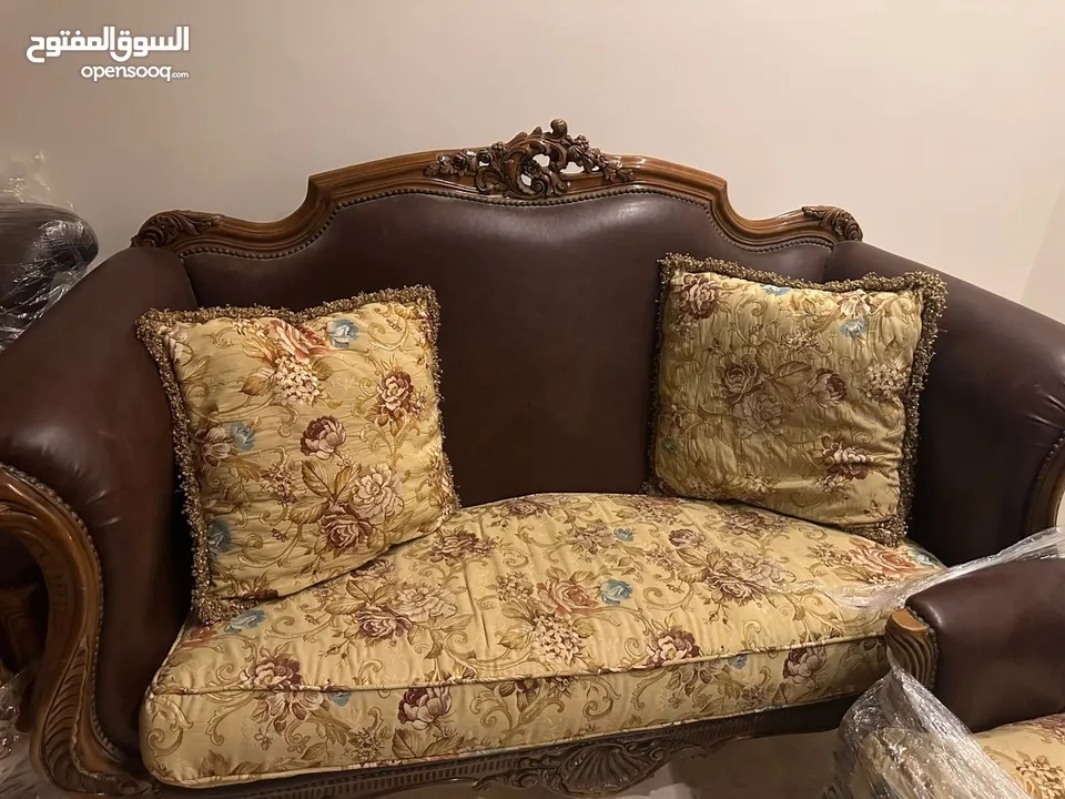 طقم اثاث غرفة صالون اشلي بحالة جيدة للبيع