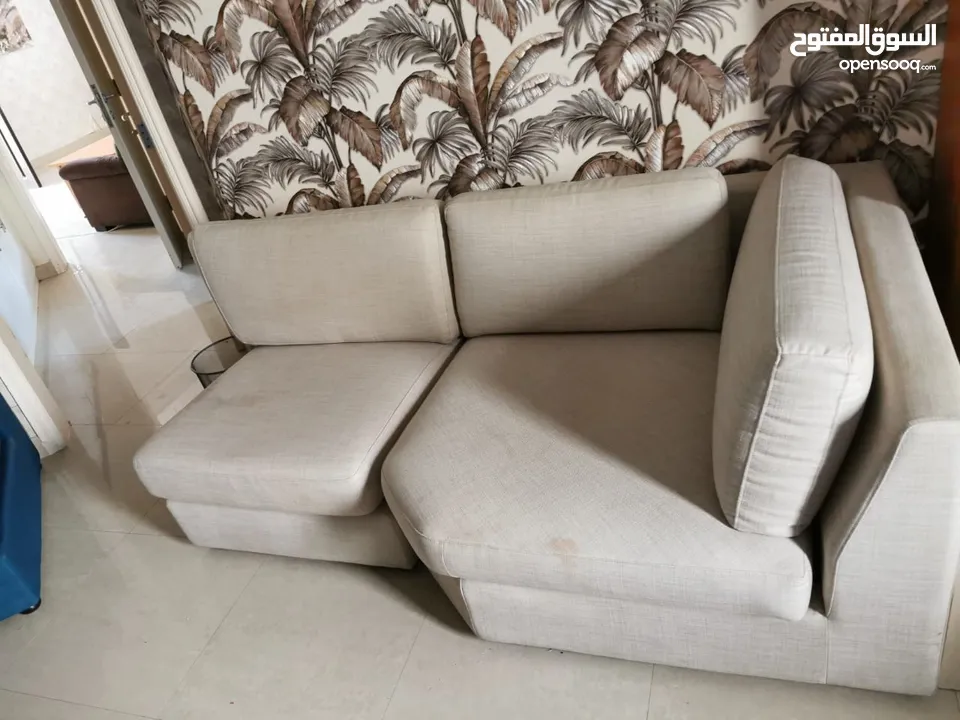 يوجد اغراض فيلا كاملة للبيع السريع لدواعي السفر  There are complete villa items for quick sale due t