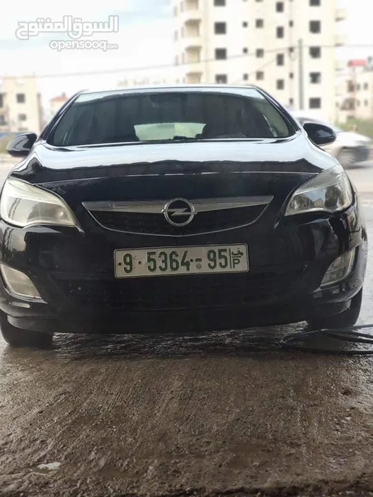 اوبل استرا 2011 اسود