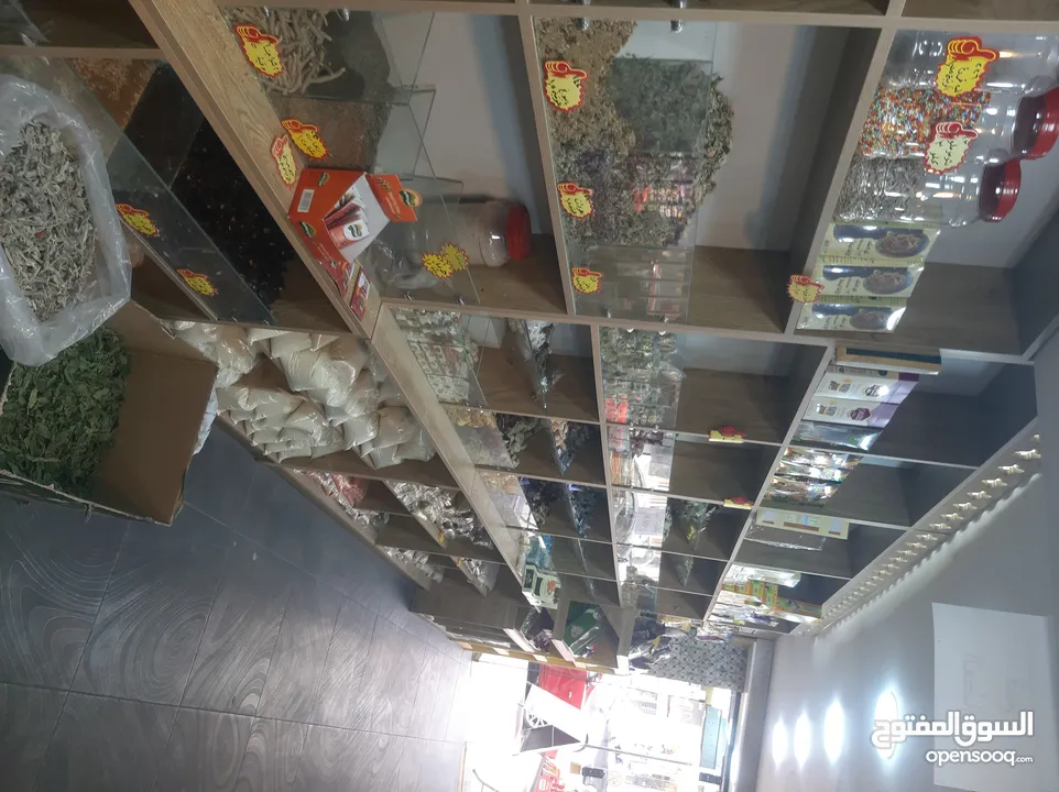 محمص للبيع بكامل عدته وبضاعته البيع بداعي السفر والعودة الى سوريا المحمص يعمل بشكل جيد وقابل للتطوير