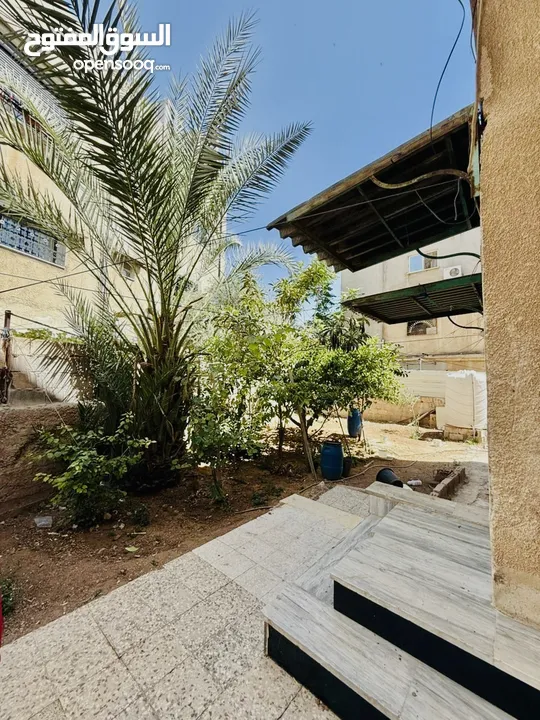 عمارة سكنية على ارض نصف دنم 511 متر مربع تتكون من ثلاث طوابق  منطقة هادئة و قريب من شارع المطار