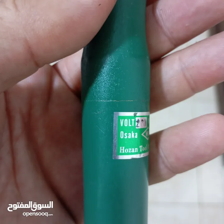 مكاوي لحام والكتابة على الخشب بالحرق