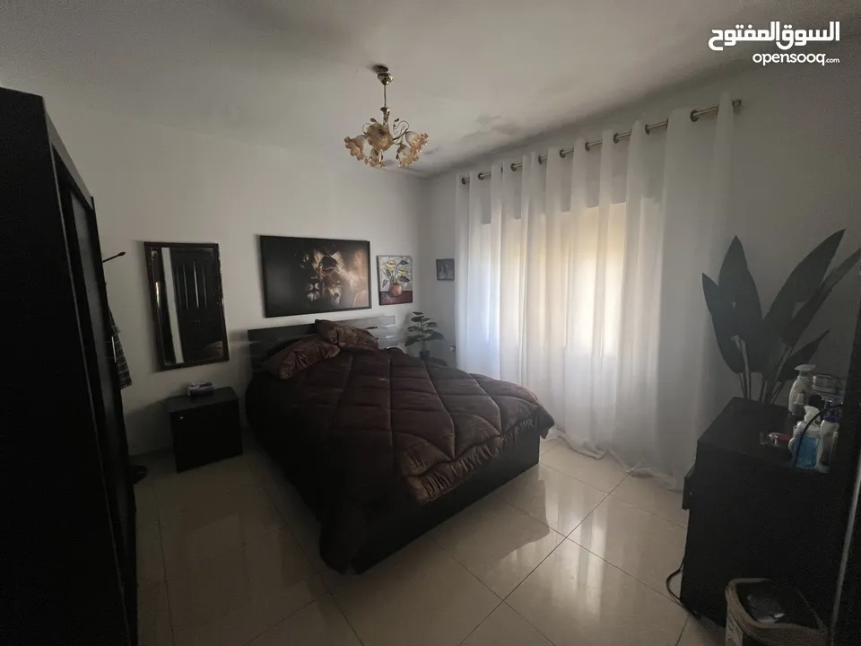 شقة للبيع مميزة تصلح للسكن او الاستثمار موقع مميز في تلاع العلي