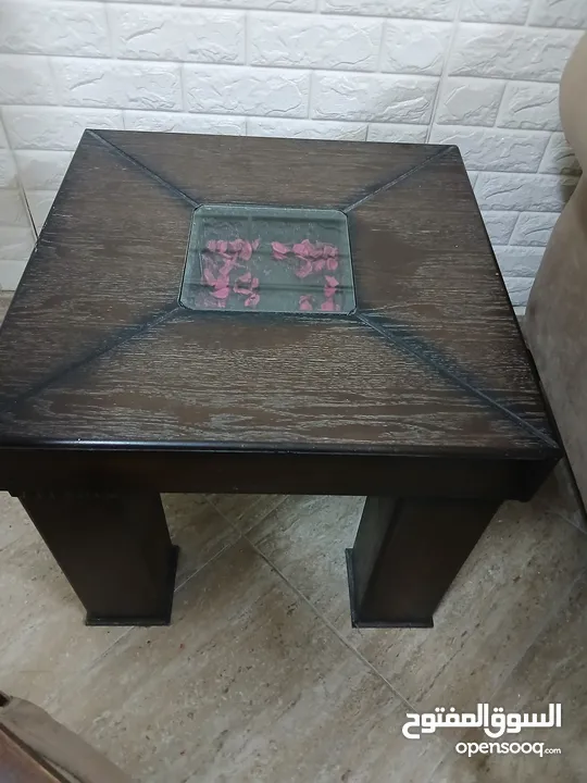 طقم كنب مستعمل مع طاولات للبيع