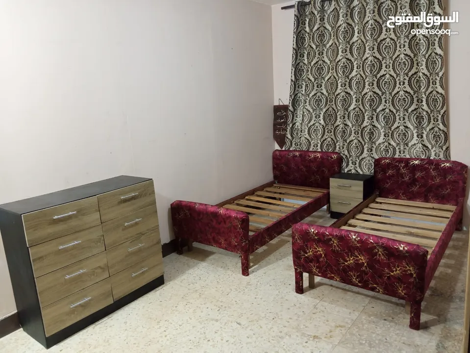 تختين منجدين جديد وكومدينا وملحق ادراج للبيع بسعر مغري 70