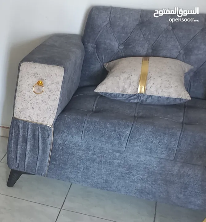 طقم كنب جديد بحالة الوكالة لم يستعمل ابدا