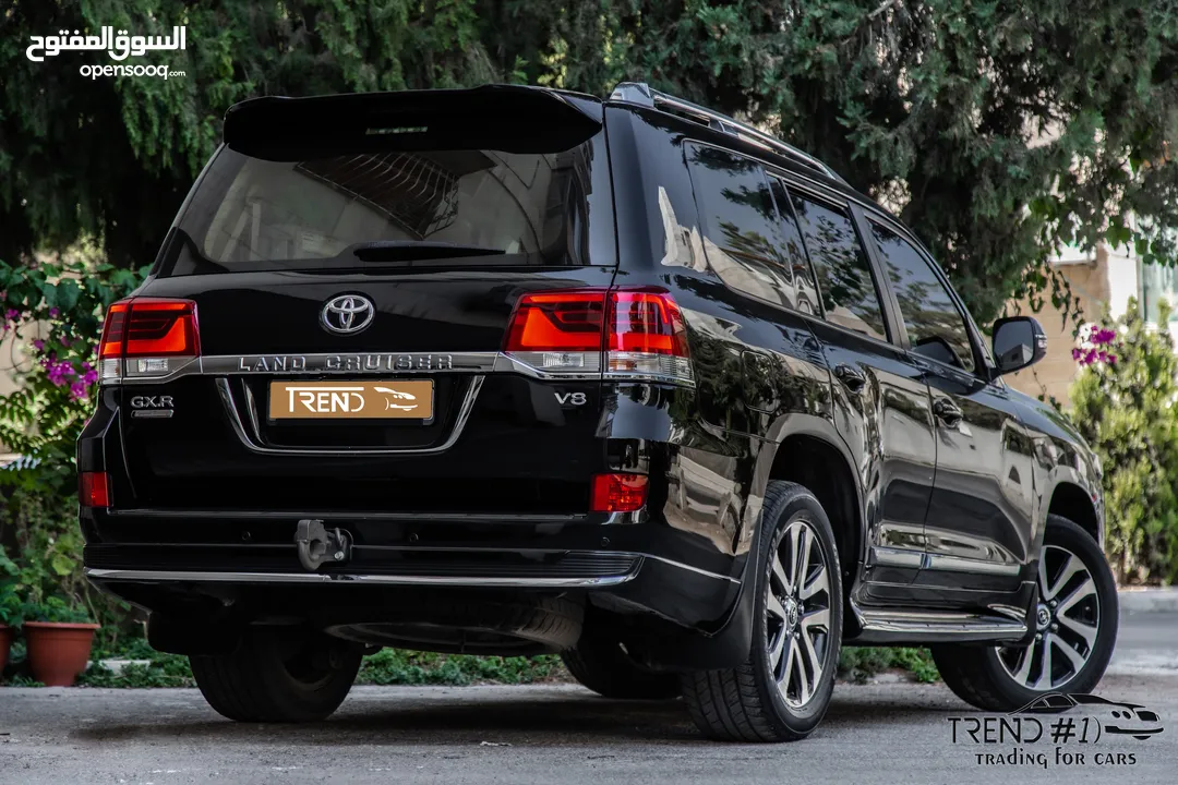 Toyota Land Cruiser 2019 Gx-r V8 Grand Touring   السيارة وارد الشركة و قطعت مسافة 49,000 كيلو فقط