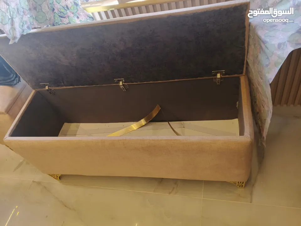 غرفة نوم تفصيل جديده غير مستعمله بسعر اقل من التكلفه خشب لاتيه وزان ثقيله كثير وتفصيل مميز .