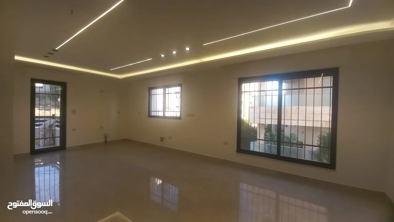 شقة غير مفروشة للبيع في ام اذينة ( Property ID : 40884 )