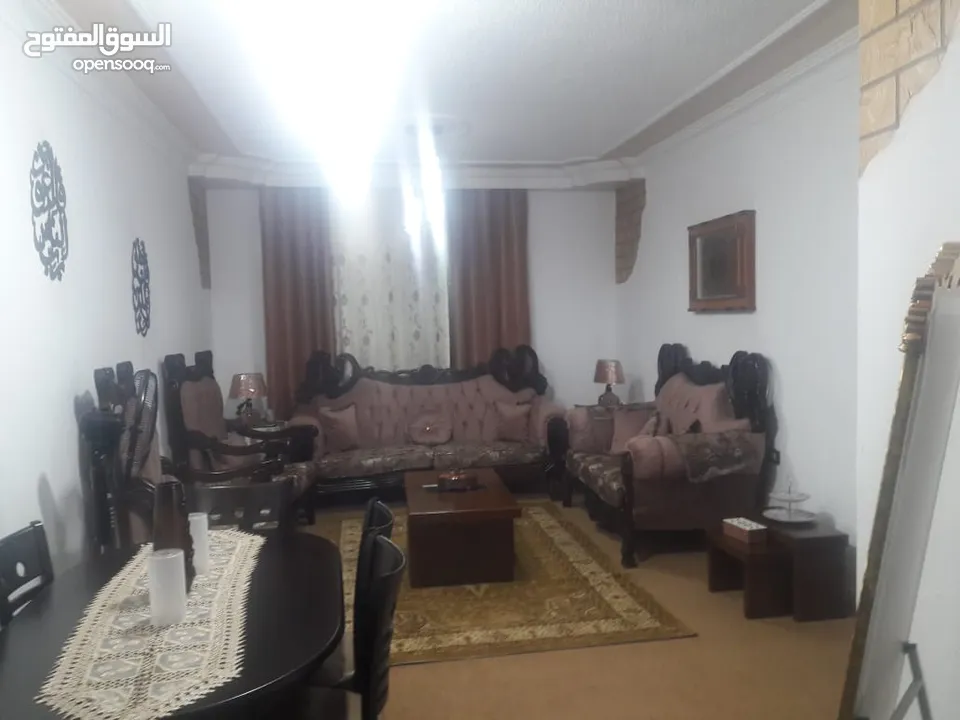 شقة سكنية طابق ارضي في ابو نصير للبيع