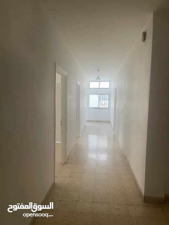 شقة للإيجار في جبل النزهه من المالك
