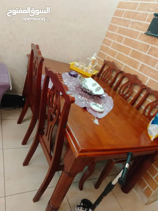 طقم كنب +طاولة سفرة خشب ثمانية مقاعد