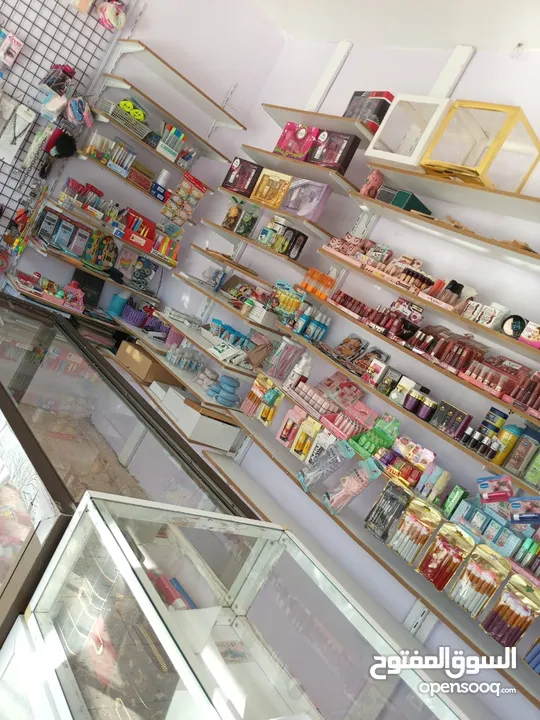 محل عطور مكياج واكسسوارات وهدايا  للبيع