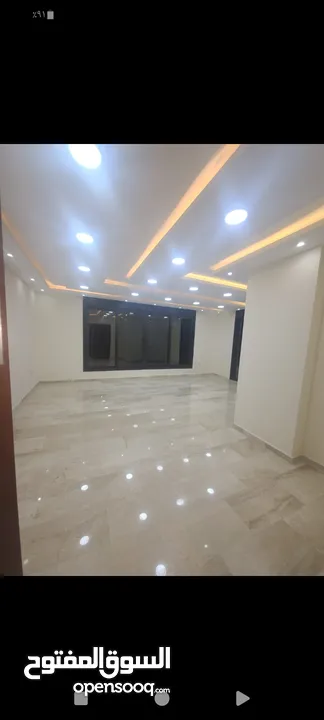 شقه لم تسكن Vip سوبر ديلوكس 3نوم + 2 ماستر +  5 حمامات + طابق ارضي