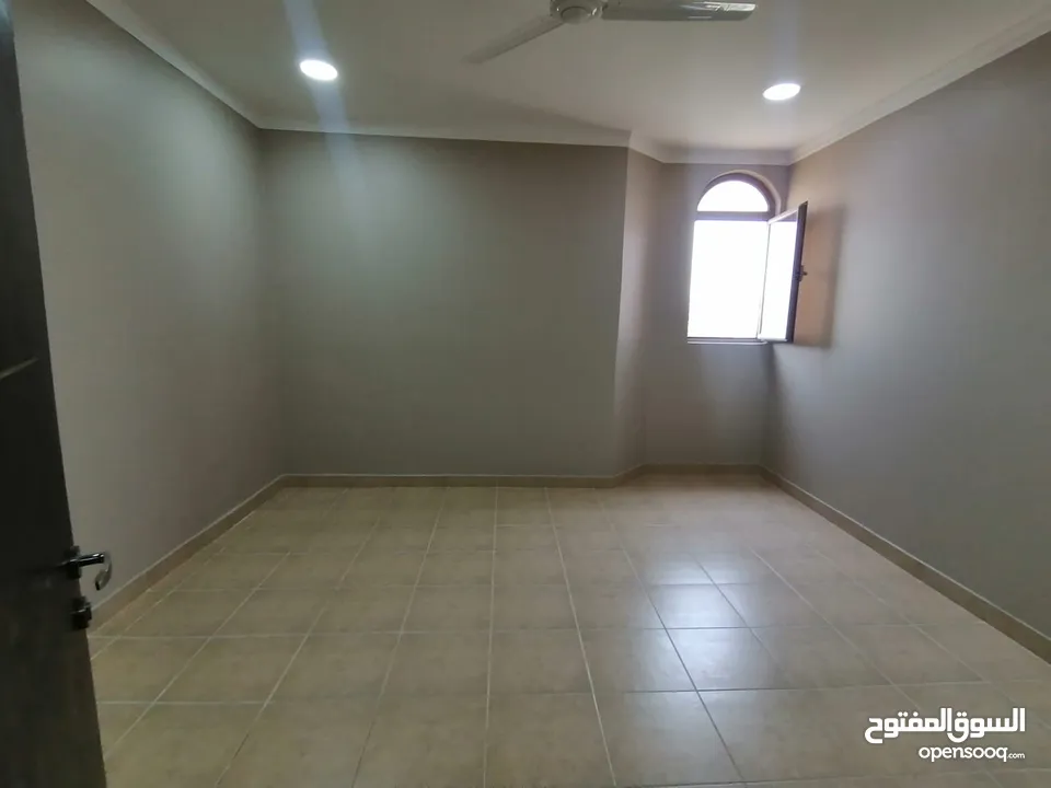 شقة للايجار في سند ( المنطقة الجديدة )   Apartment for rent in Sanad (new area)