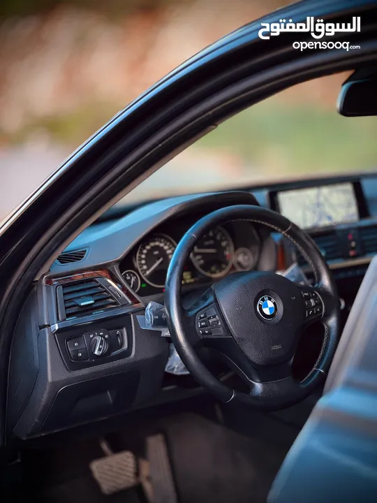 BMW 320i للبيع بدل