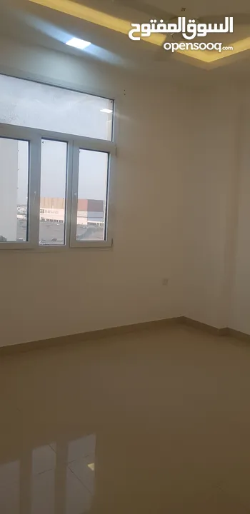 شقة للايجار فب المعبيلة بجوار نستو و مسقط مول وسوق بن راشد مع بقرب الخدمات