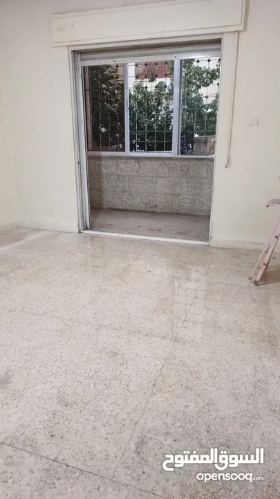 شقه للايجار في المدينه الرياضيه عمان