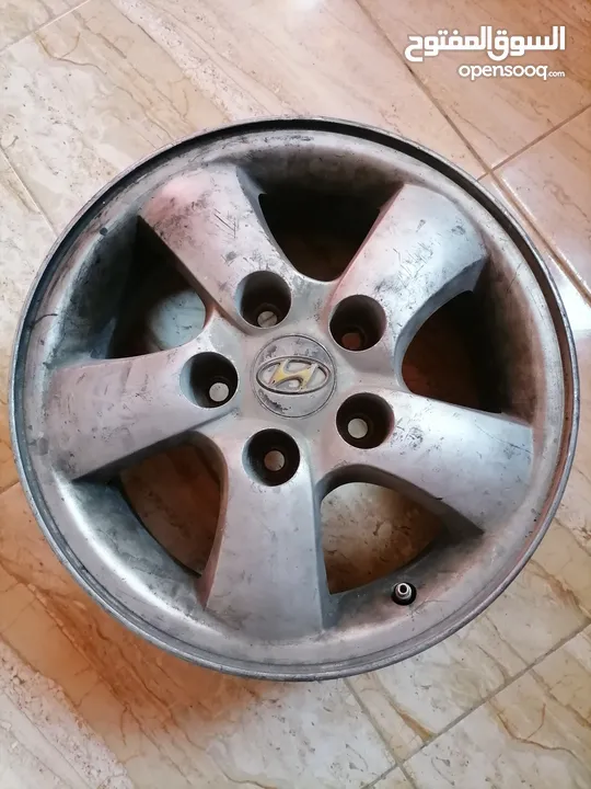 جنط باص H100 بحالة جيدة للبيع بسعر 50