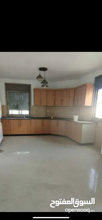 ثلاث غرف نوم غير مفروش ام الشرايط قرب جامع اليرموك