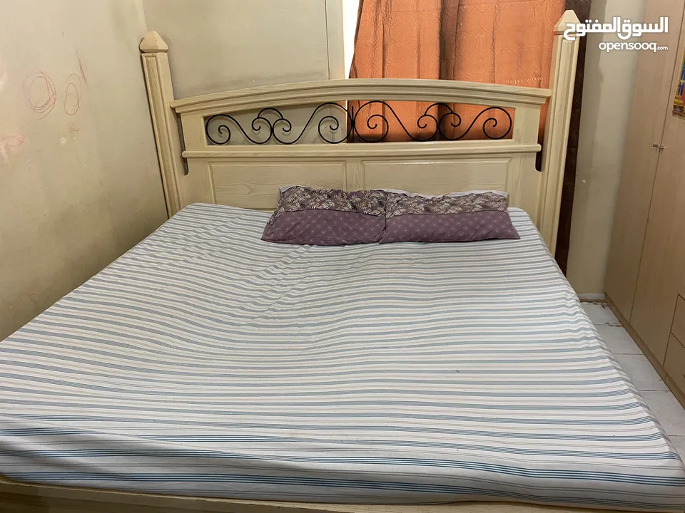 Bed with matress and dressing table