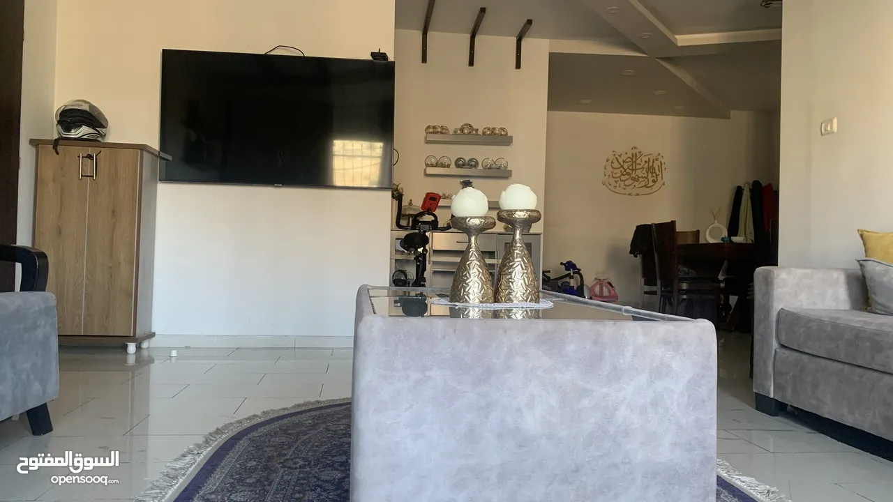 شقة مفروشة للبيع في الطيرة رام الله فوق مدارس ابو عين مع اطلالة على الحي الدبلوماسي وجبال سرد