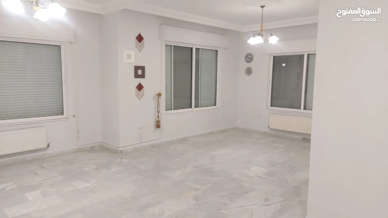 شقة نصف مفروشة للايجار في دير غبار ref : 14239
