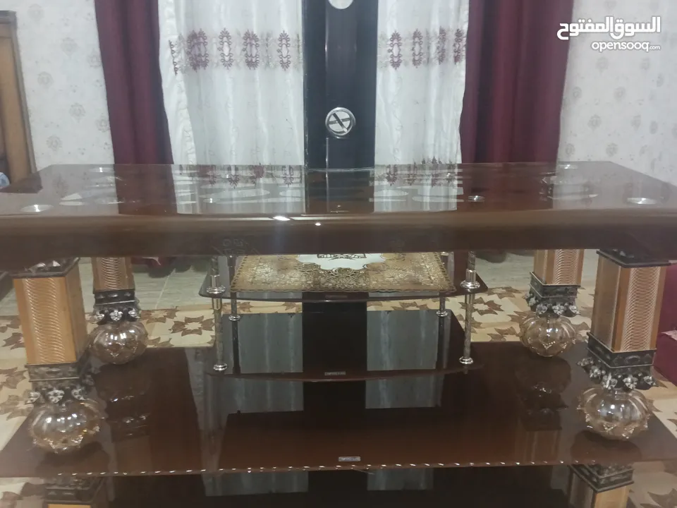 طاولة شاشة بحالة جيدة