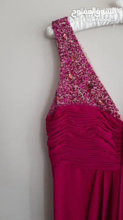 فستان طويل رسمي فوشيا اللون مستعمل للبيع size L