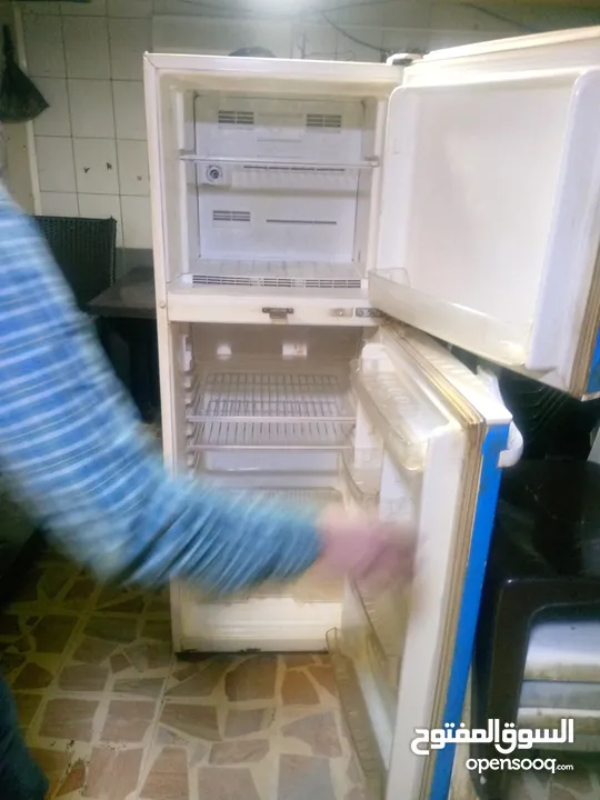 للبيع ثلاجه ومكرويف ومقلاه كهرباء بسعر مغري جداً