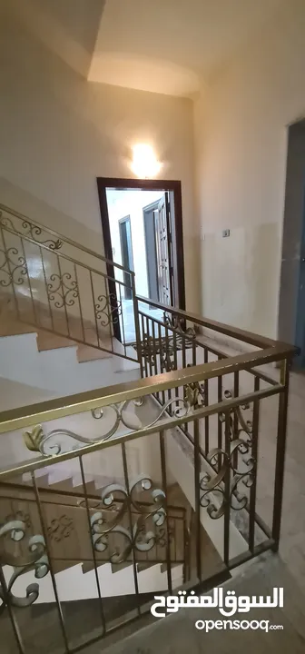 شقة للبيع أرضية مع حديقة وترسات واسعة مدخل مستقل وكراج خاص بسعر مغري