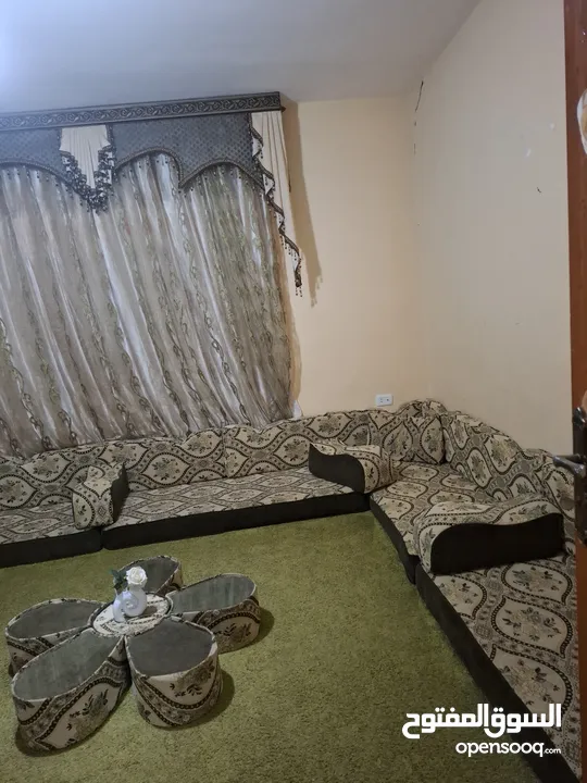 جلسة عربية للبيع