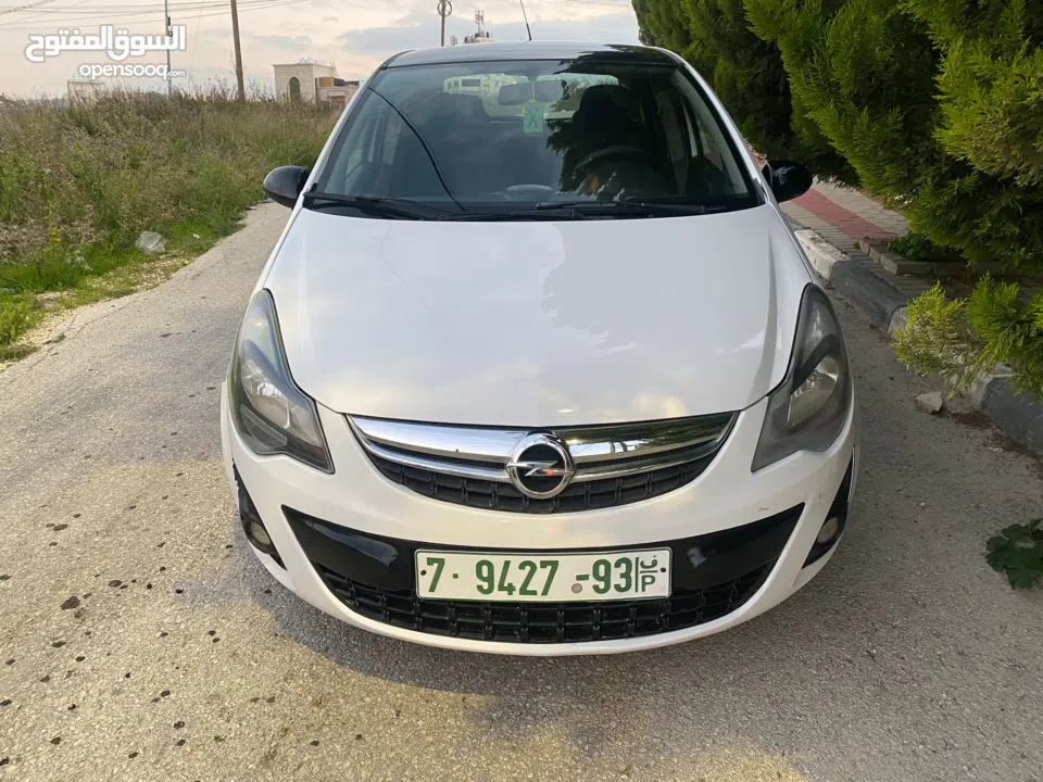 اوبل كورسا اتوماتيك. 2015. الماني. مطور 1400 بنزين. تامين وترخيص لشهر 5. جنط اسود مميز.سقف اسود. شاش