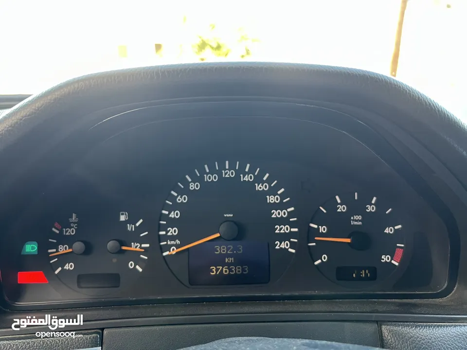 مرسيدس قرش ونص 2000 E270/220